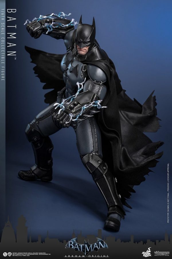 hot-toys-dc-comics-batman-sixth-scale-figure-gallery-695fd08d7db5e