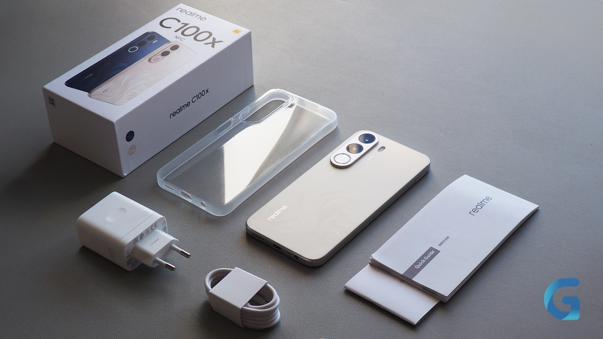 Комплектация realme C100x: чехол, блок 45 Вт и кабель уже в коробке.