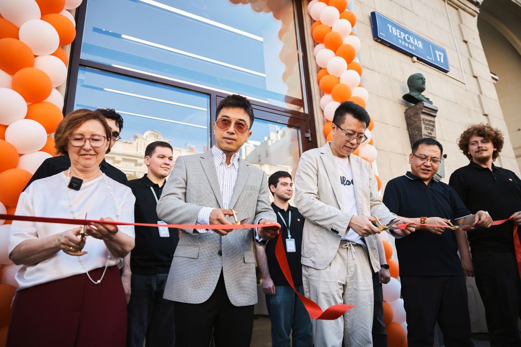 Xiaomi открыла в Москве двухэтажный флагманский магазин