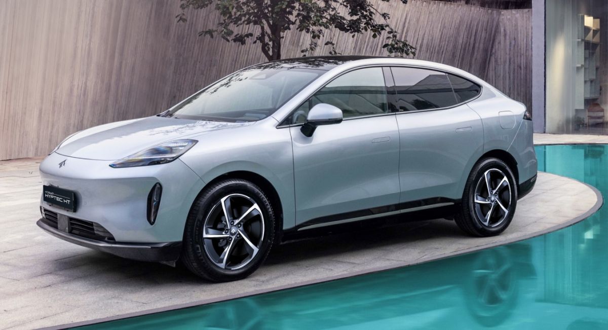 В России стартовали продажи GAC Hyptec HT со встроенным Яндекс Авто