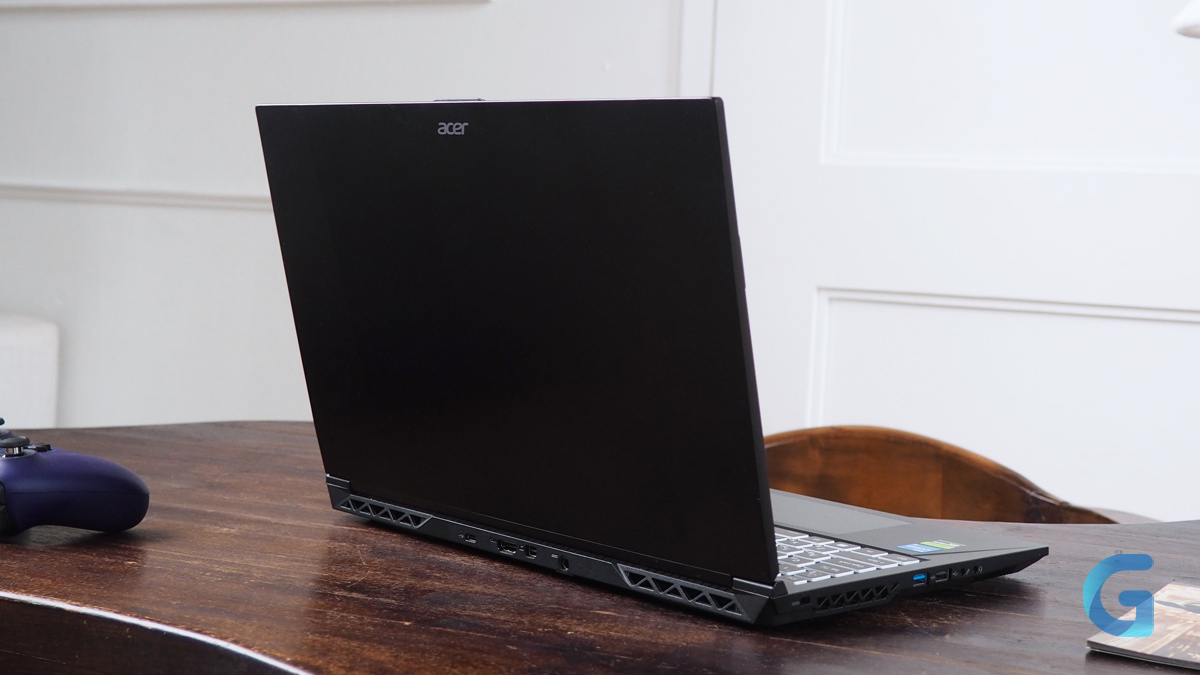 Обзор Acer Aspire 7 внешний вид