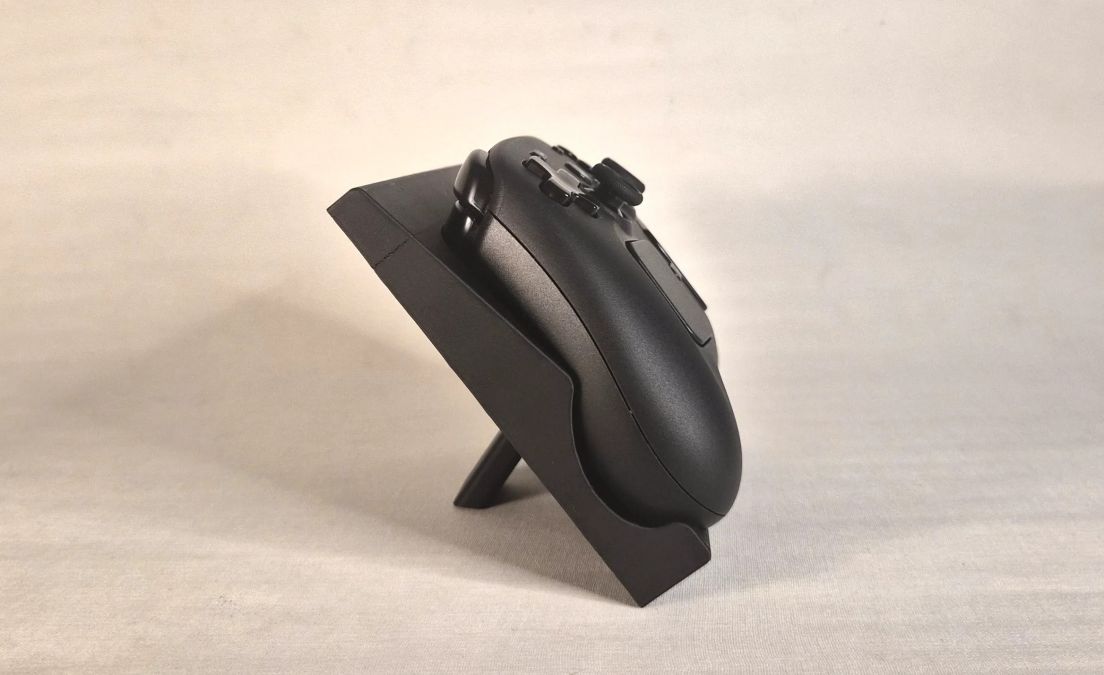 Моддер сделал для Steam Machine кастомную панель с док-станцией под геймпад Steam Controller