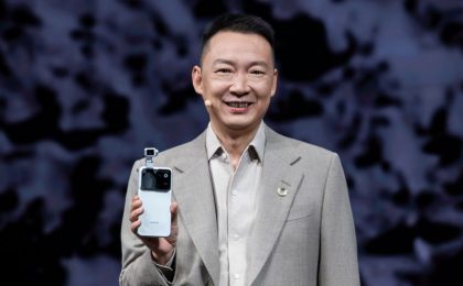 HONOR представила Robot Phone с 200-Мп камерой на роботизированном подвесе