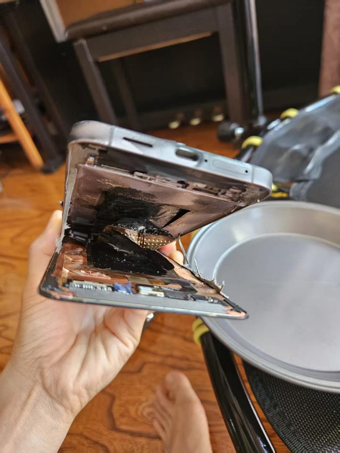 Galaxy S25+ загорелся во время зарядки, но Samsung отказалась платить компенсацию