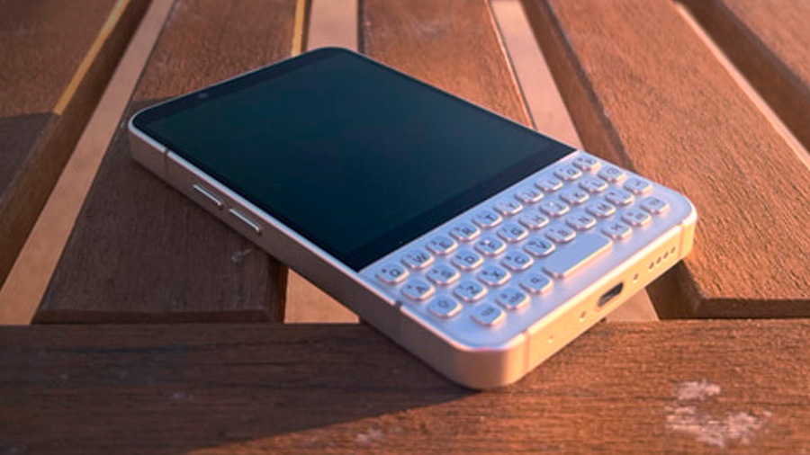 BlackBerry снова в моде? Представлен Minimal Phone 2 с физической клавиатурой