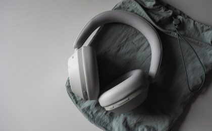 До 120 часов без розетки. Обзор полноразмерных COMMO Etude