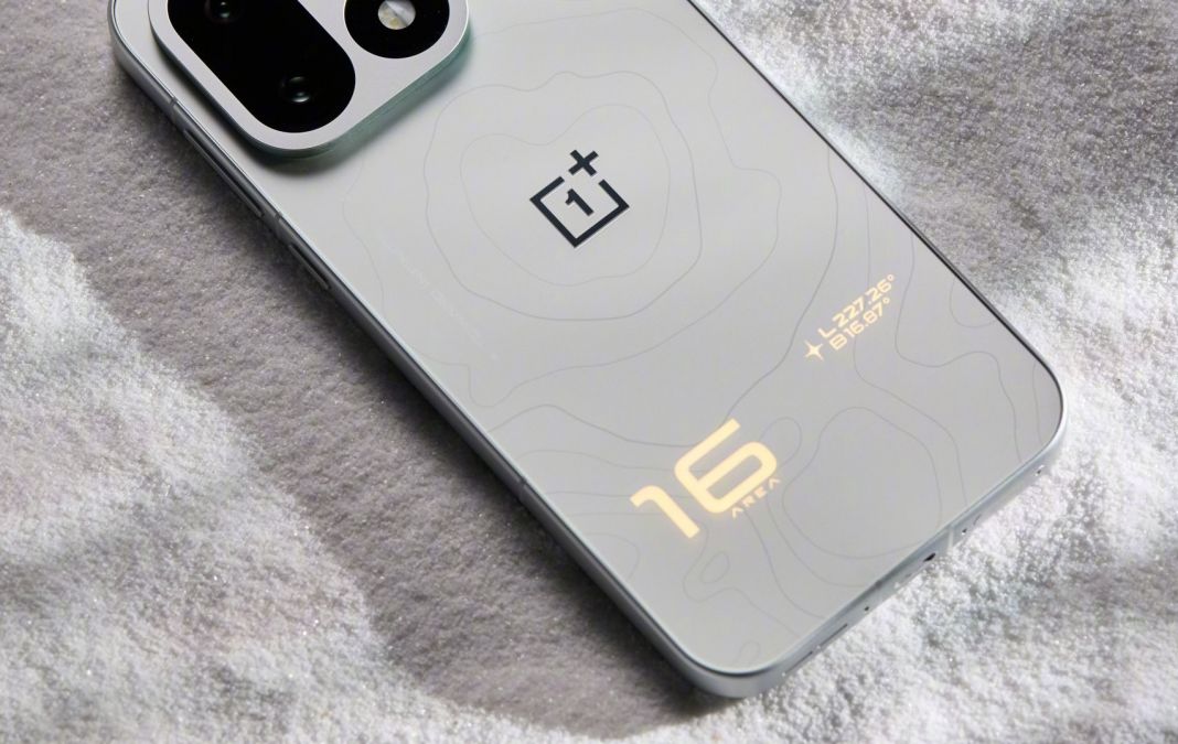 Флагман OnePlus 16 показали на «живых» фотографиях и видео во всех расцветках