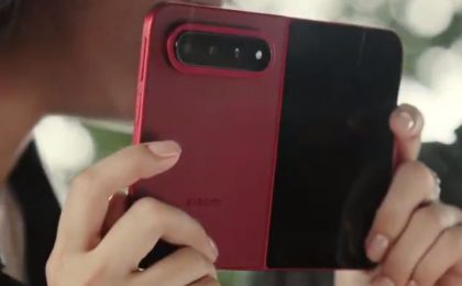 Складной смартфон Xiaomi 18 Fold показали на «живых» видео и официальных постерах