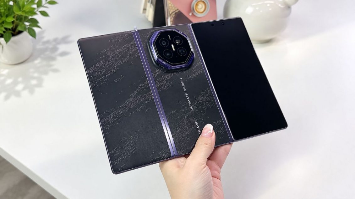 Трифолд HUAWEI Mate XT 2 показали на «живых» качественных видео