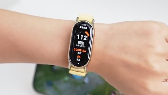Смарт-браслет Xiaomi Band 11 показали на «живых» фотографиях и видео