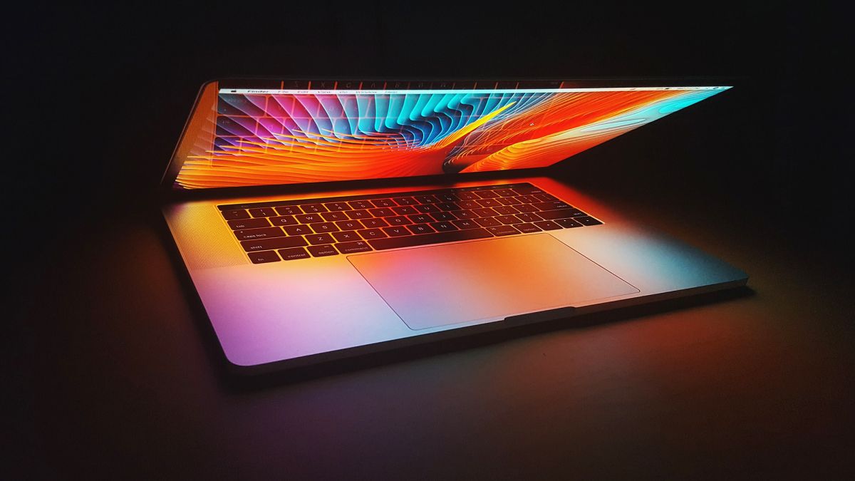 Новый MacBook Pro станет заметно легче и впервые получит сенсорный OLED-экран