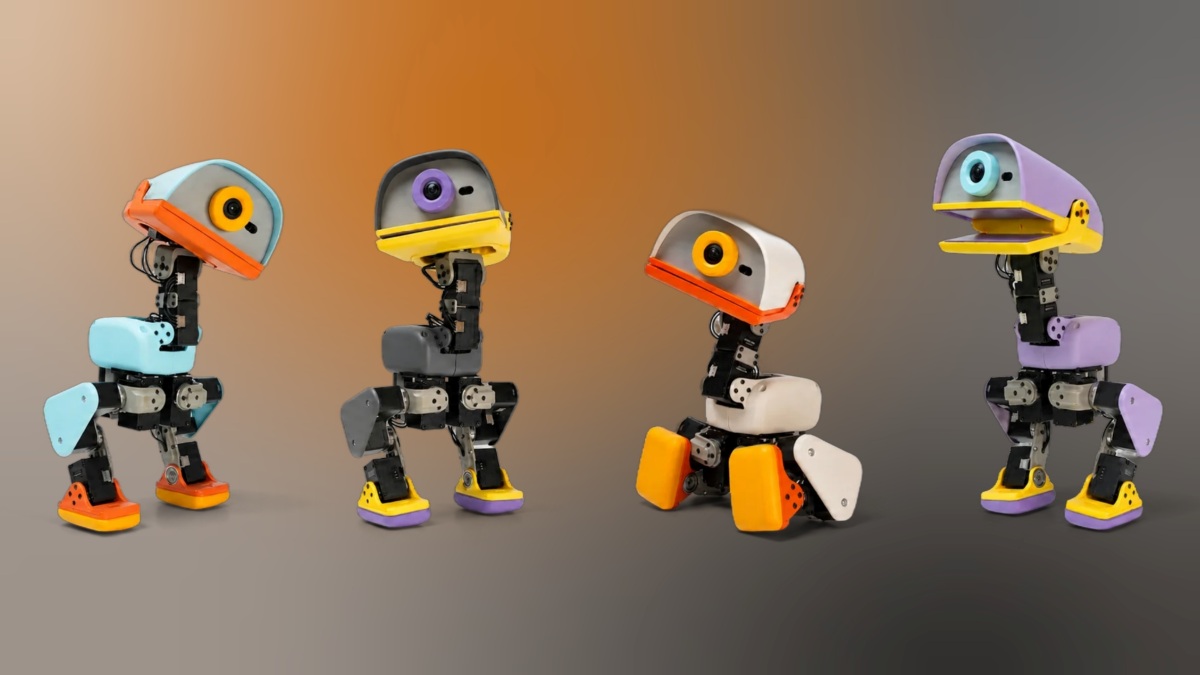 Глава NVIDIA вывел на сцену четырёх роботов-утят Microduck. Они умеют ходить и делать сальто