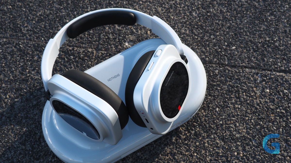 Nothing Headphone (1) Pro с повёрнутыми чашками
