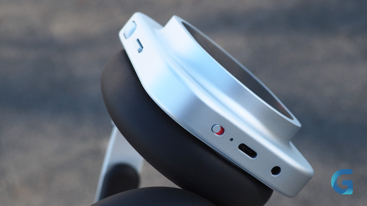 Разъём USB-C и другие разъёмы на чашке Nothing Headphone (1) Pro