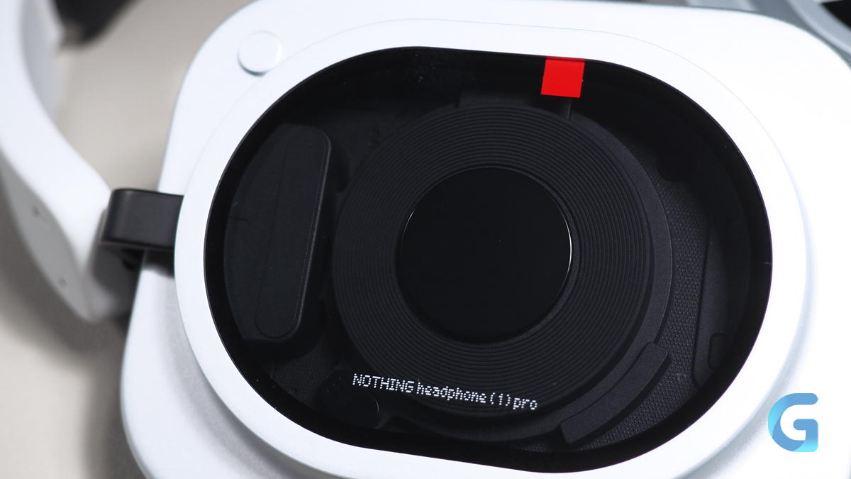 Крупный план акустической части Nothing Headphone (1) Pro