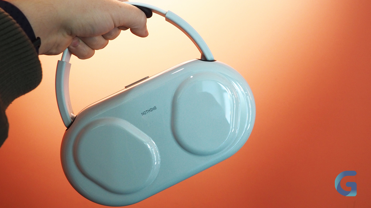 Nothing Headphone (1) Pro в закрытом защитном футляре