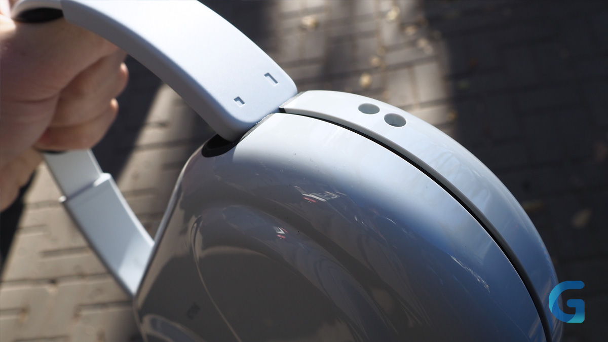 Крупный план оголовья и крепления чашки Nothing Headphone (1) Pro