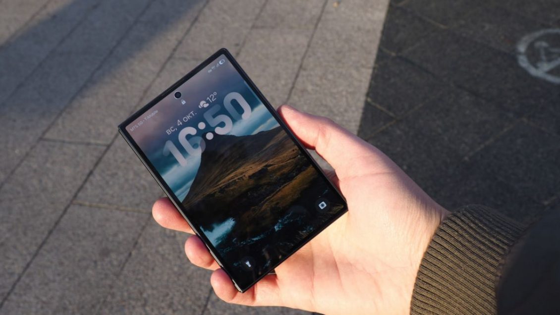 Почти 55% выбрали Samsung: складной iPhone Duo проиграл Galaxy Z Fold8