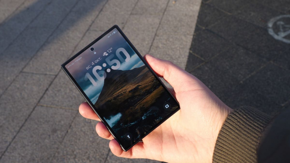 Почти 55% выбрали Samsung: складной iPhone Duo проиграл Galaxy Z Fold8