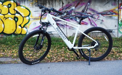 Зачем крутить педали, если есть мотор? Обзор RASKAT E-MTB от Яндекс Фабрики
