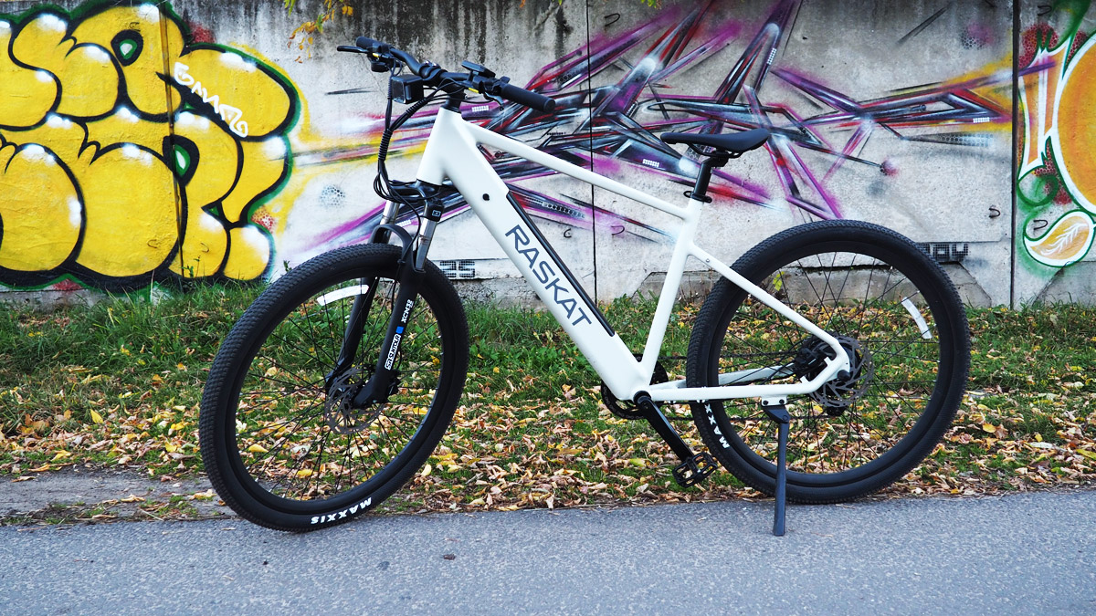 Зачем крутить педали, если есть мотор? Обзор RASKAT E-MTB от Яндекс Фабрики