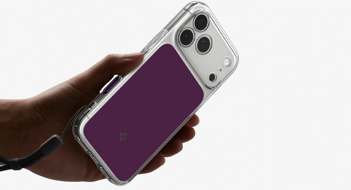 Прозрачный чехол Spigen Ultra Hybrid MagFit на iPhone с магнитным аксессуаром